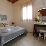 Villa Rouvis With Outdoor Hot Tub