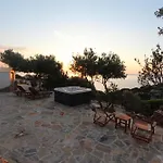 Villa Rouvis With Outdoor Hot Tub *