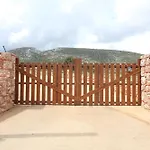Rouvis With Outdoor Hot Tub Villa Ligaridia