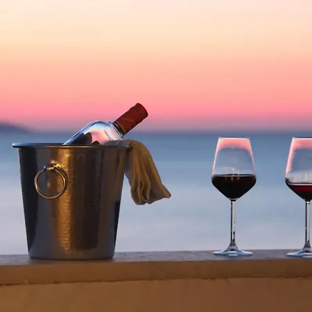 Vila Rouvis With Outdoor Hot Tub