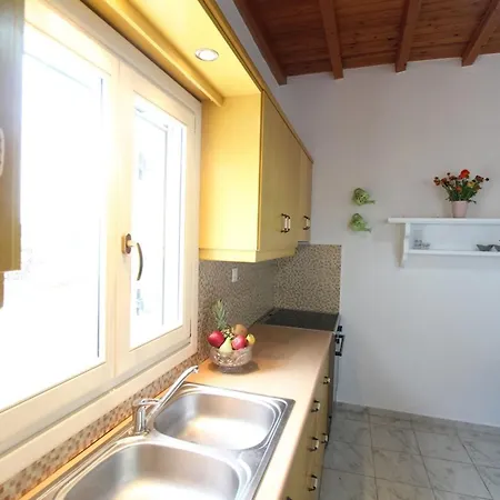 Rouvis With Outdoor Hot Tub Vila Ligaridia