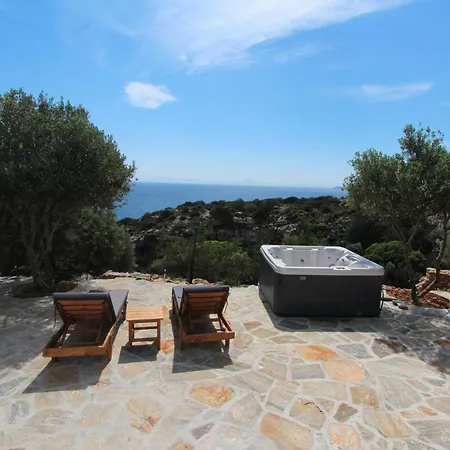 Rouvis With Outdoor Hot Tub 빌라 *