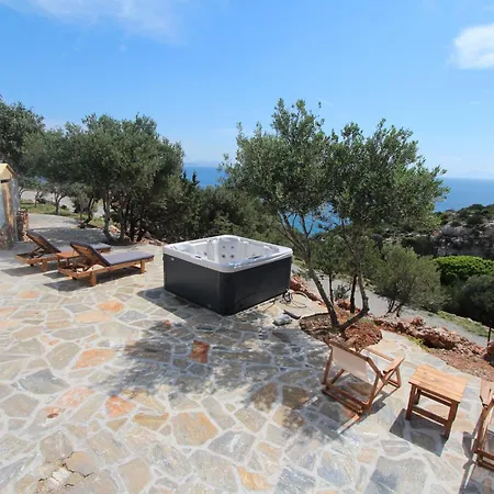 Rouvis With Outdoor Hot Tub